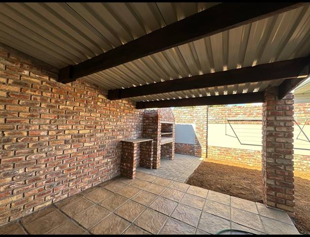3 BEDROOM SECTIONAL TITLE FOR SALE IN WATERVAL EAST